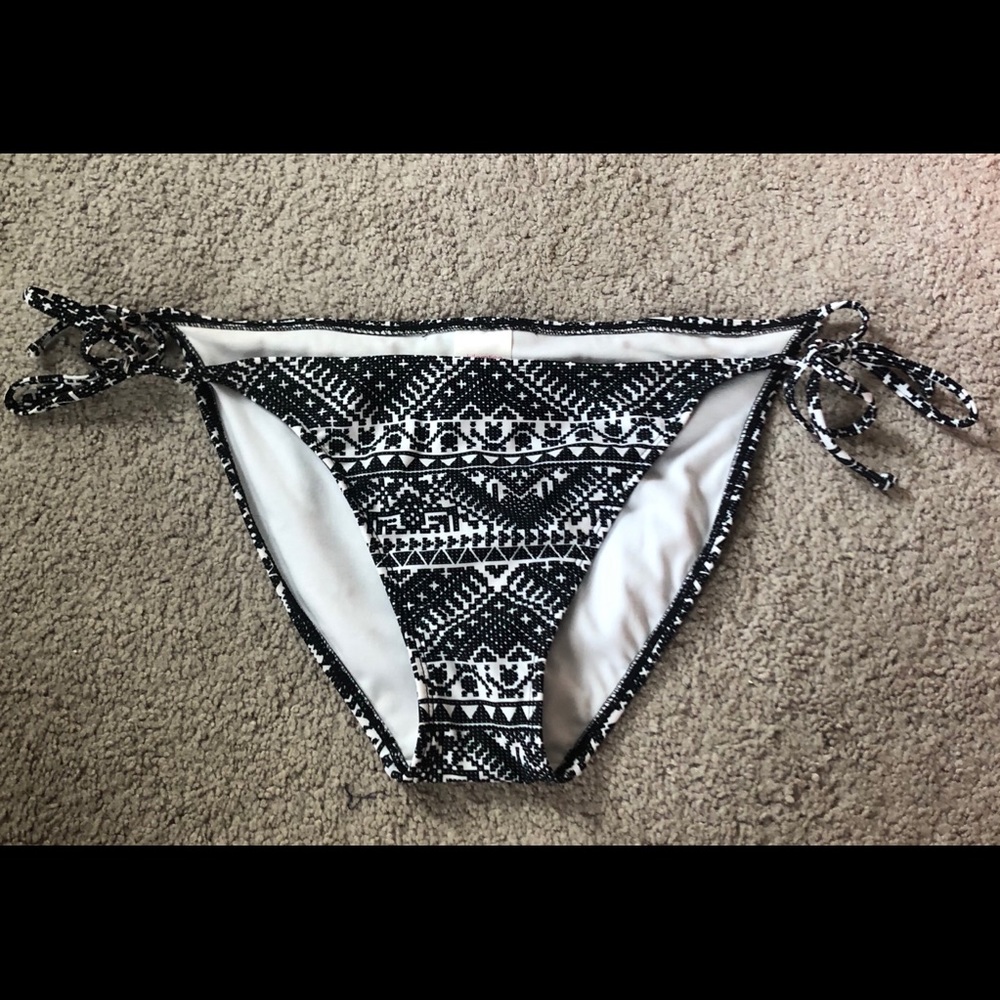 Xhilaration Black and White Print Bikini Bottoms